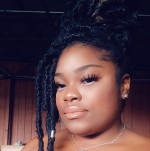 Meet your Posher, Linesha